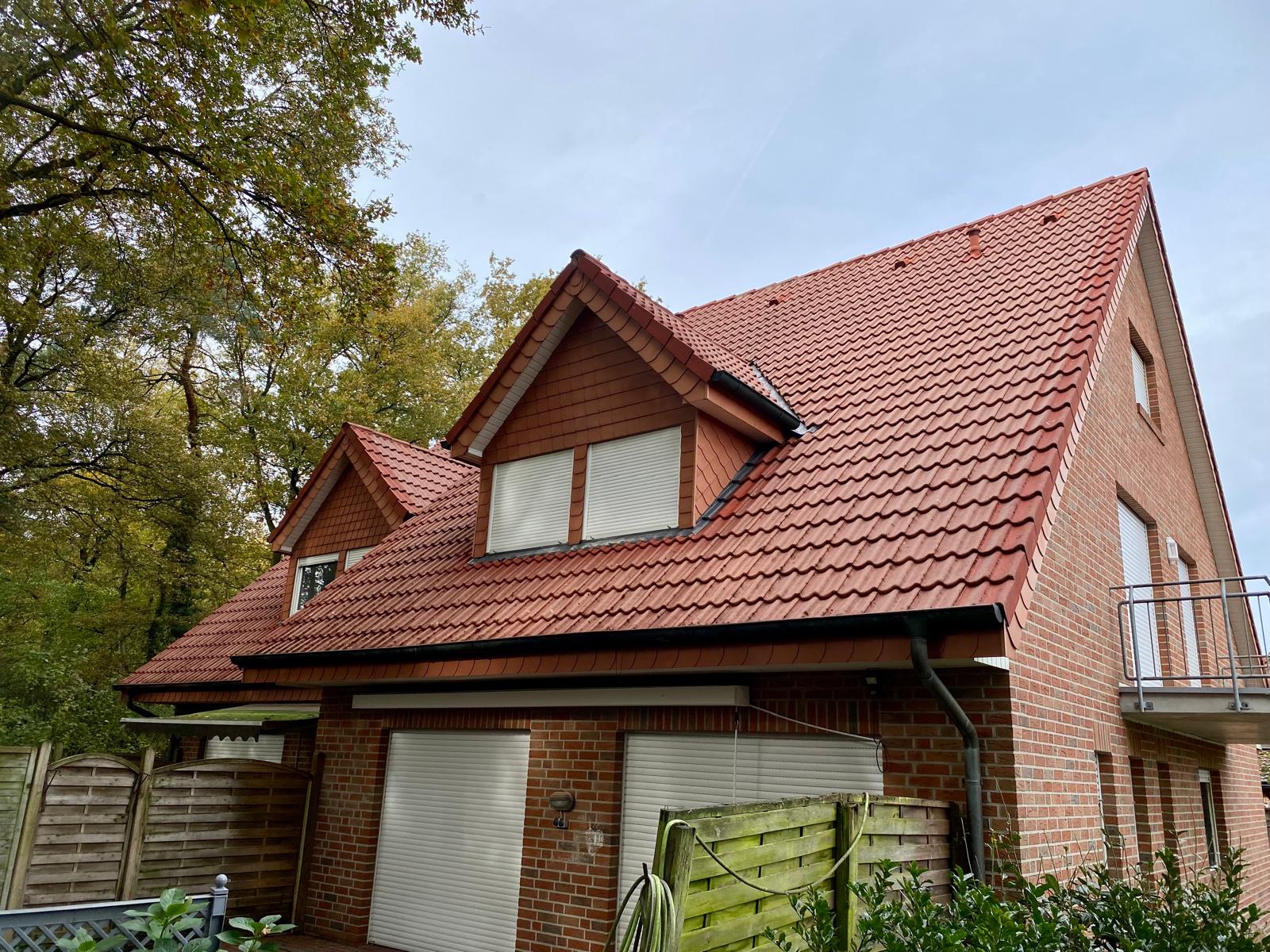 Dachreinigung Geeste Nachher: Das gereinigte Dach in neuem Glanz.